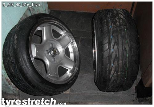 An example of tyre stretch: 205/40 R16 on 9.0J – TOYO