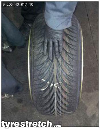 An example of tyre stretch: 205/40 R17 on 9.0J