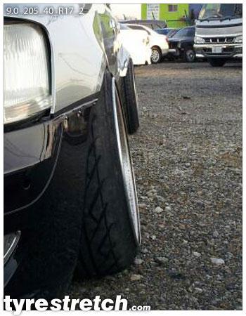 An example of tyre stretch: 205/40 R17 on 9.0J