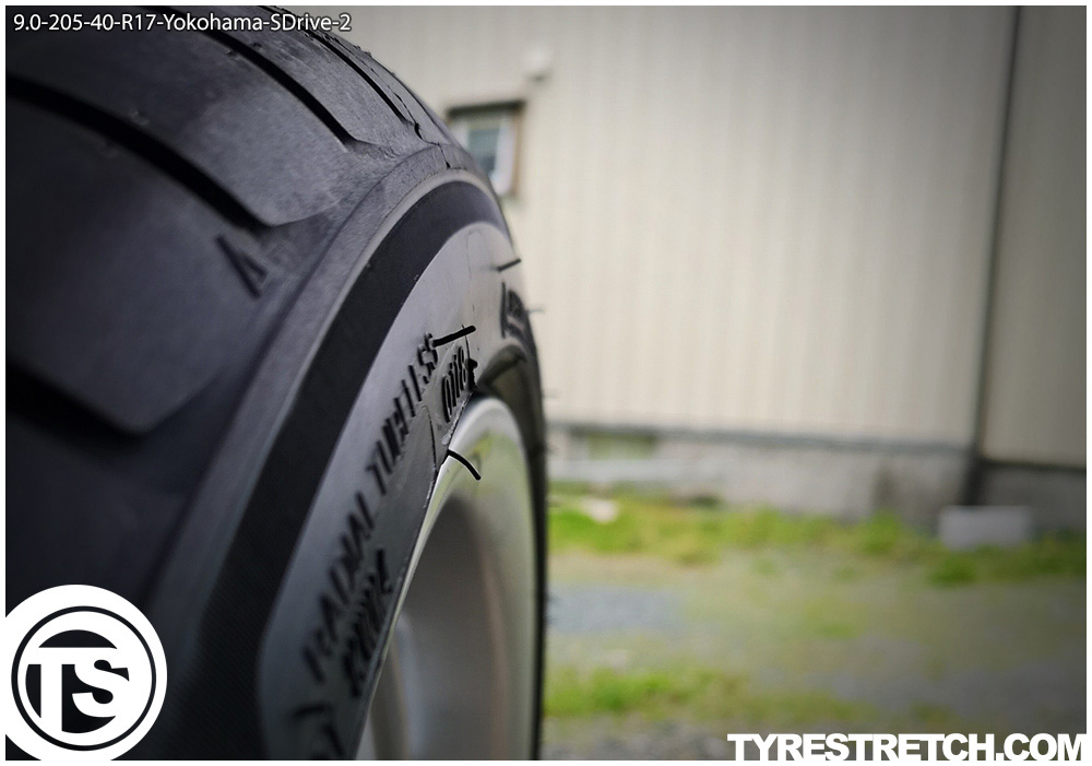 An example of tyre stretch: 205/40 R17 on 9.0J – YOKOHAMA