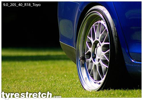 An example of tyre stretch: 205/40 R18 on 9.0J – TOYO