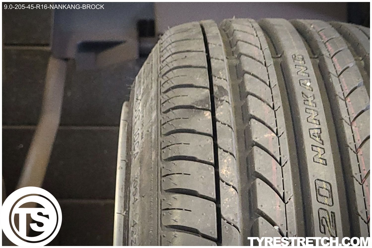 An example of tyre stretch: 205/45 R16 on 9.0J – NANKANG (BROCK)