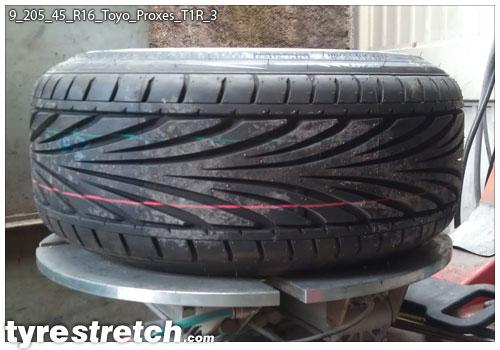 An example of tyre stretch: 205/45 R16 on 9.0J – TOYO