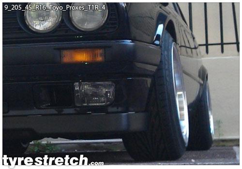 An example of tyre stretch: 205/45 R16 on 9.0J – TOYO