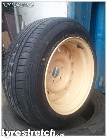 An example of tyre stretch: 205/60 R15 on 9.0J (STEELS)