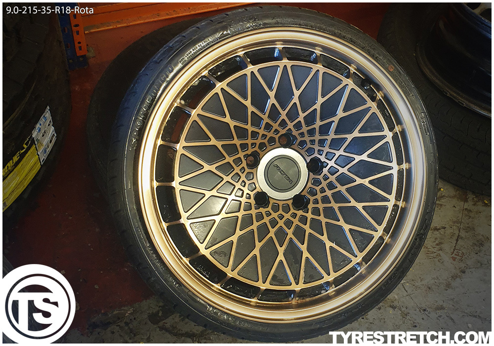An example of tyre stretch: 215/35 R18 on 9.0J (ROTA)