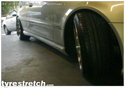 An example of tyre stretch: 215/35 R19 on 9.0J – DUNLOP