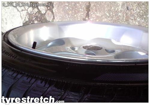 An example of tyre stretch: 215/40 R16 on 9.0J – TYFOON