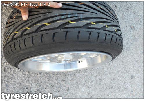 An example of tyre stretch: 215/40 R17 on 9.0J – TOYO