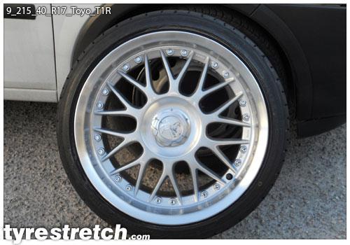 An example of tyre stretch: 215/40 R17 on 9.0J – TOYO