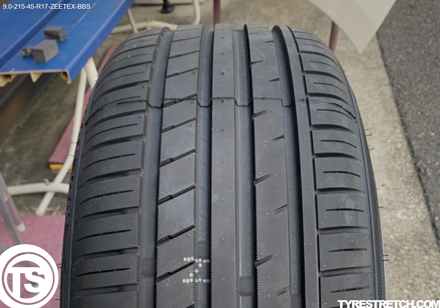 An example of tyre stretch: 215/45 R17 on 9.0J – ZEETEX (BBS)