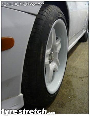 An example of tyre stretch: 215/50 R17 on 9.0J – BRIDGESTONE