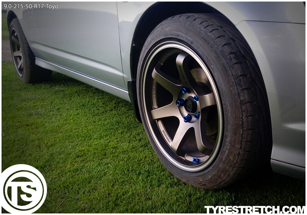 An example of tyre stretch: 215/50 R17 on 9.0J – TOYO