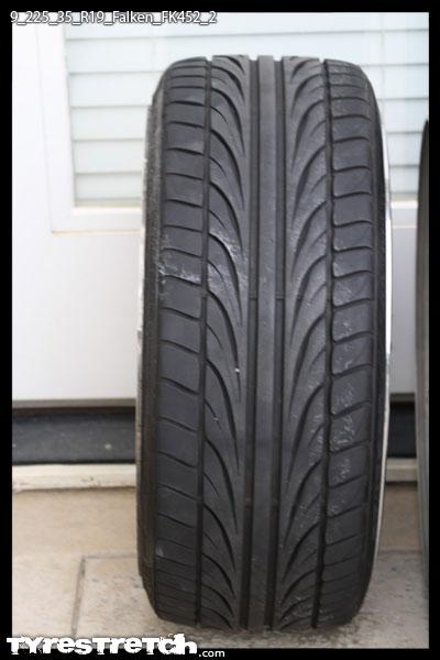 An example of tyre stretch: 225/35 R19 on 9.0J – FALKEN