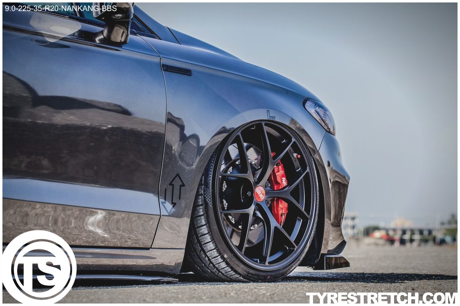 An example of tyre stretch: 225/35 R20 on 9.0J – NANKANG (BBS)