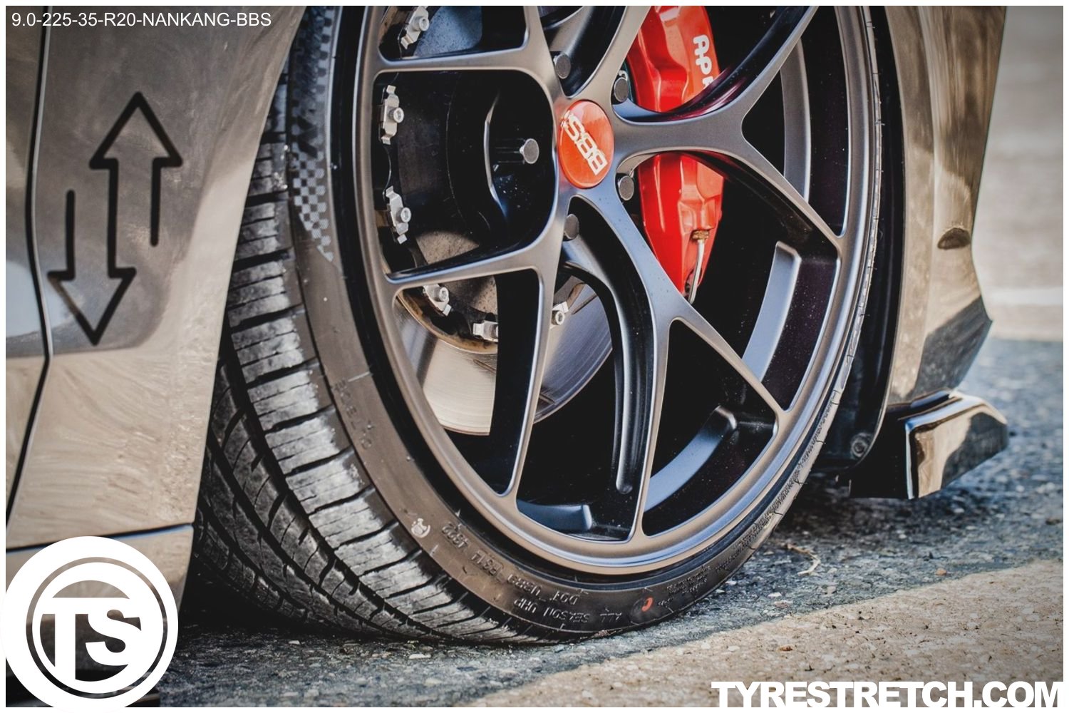 An example of tyre stretch: 225/35 R20 on 9.0J – NANKANG (BBS)