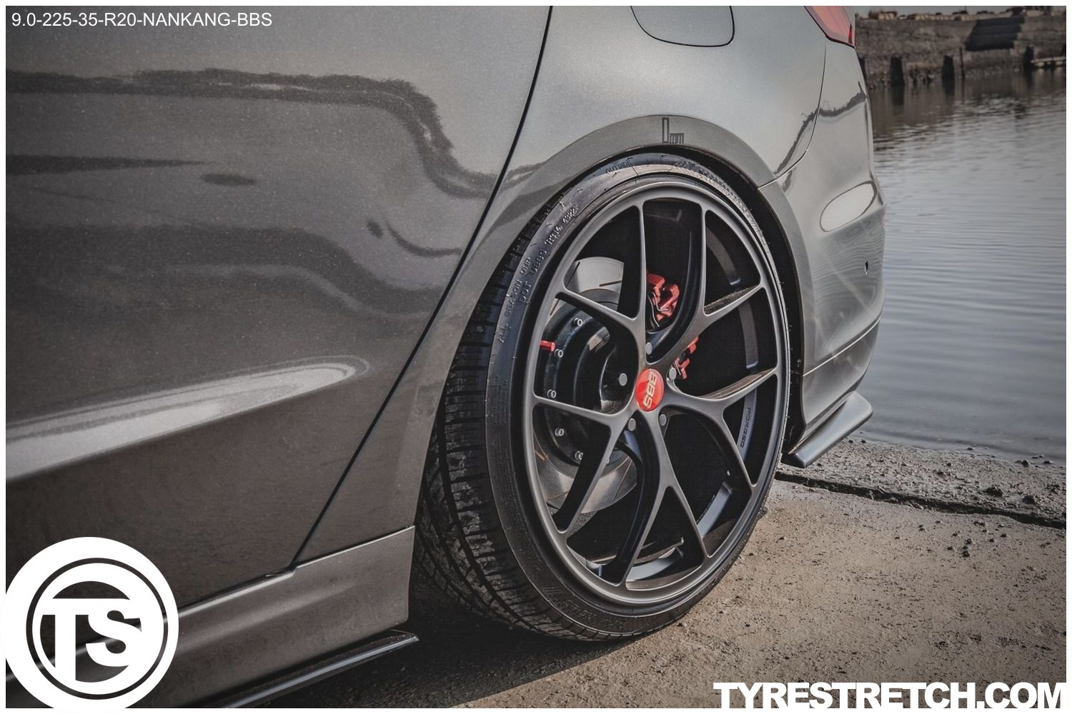 An example of tyre stretch: 225/35 R20 on 9.0J – NANKANG (BBS)