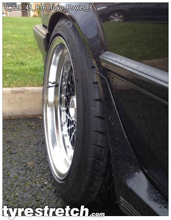 An example of tyre stretch: 225/45 R16 on 9.0J – TOYO