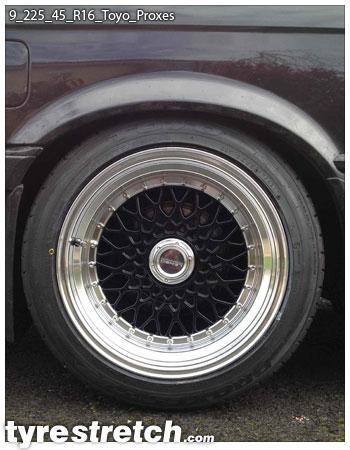 An example of tyre stretch: 225/45 R16 on 9.0J – TOYO