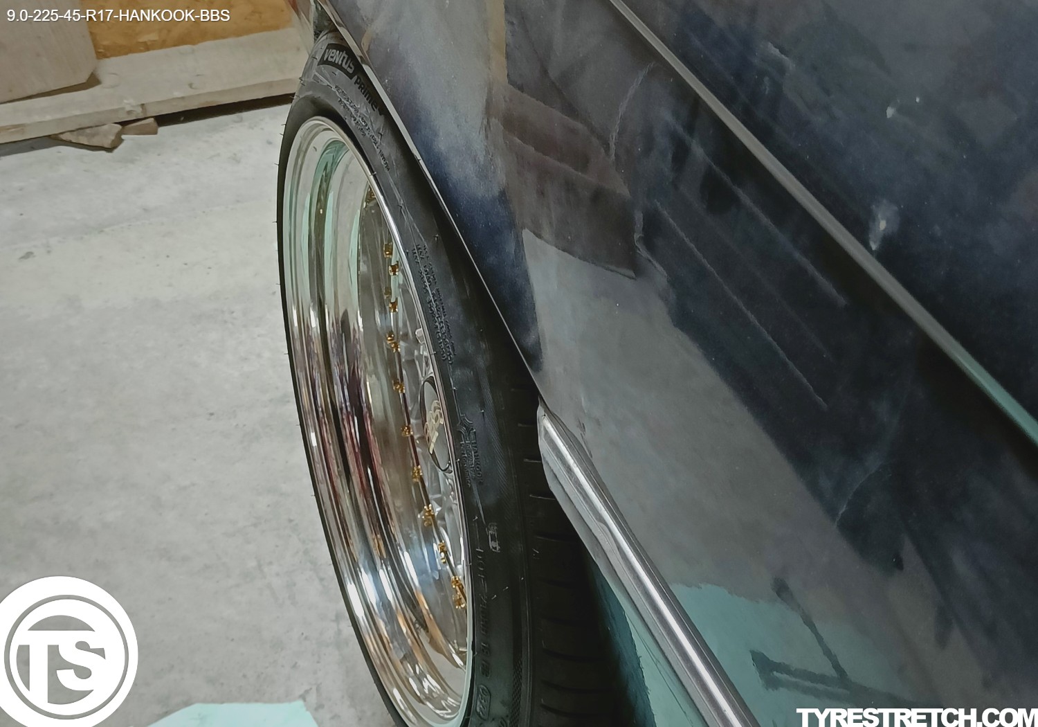 An example of tyre stretch: 225/45 R17 on 9.0J – HANKOOK (BBS)