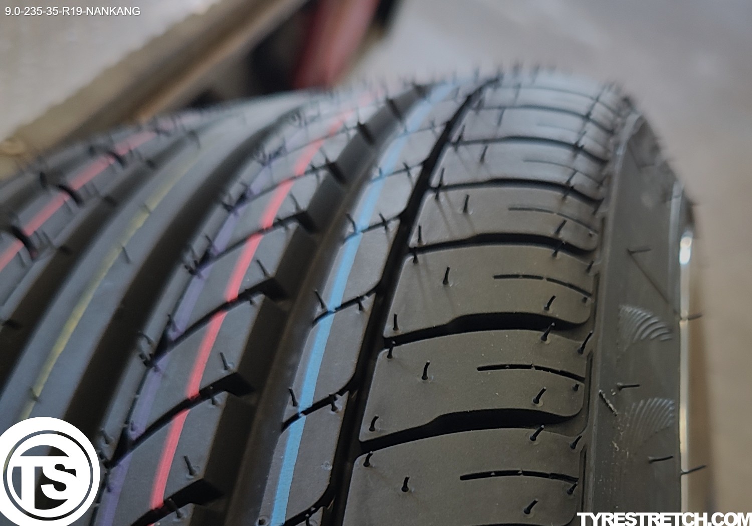 An example of tyre stretch: 235/35 R19 on 9.0J – NANKANG