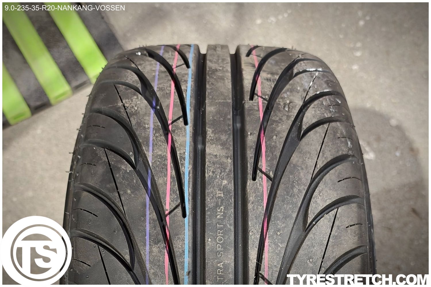 235/35 R20 on 9.0J – NANKANG tyre, VOSSEN rim
