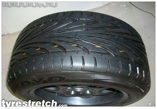 An example of tyre stretch: 235/50 R16 on 9.0J – TOYO