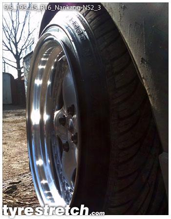 An example of tyre stretch: 195/45 R16 on 9.5J – NANKANG