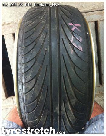 An example of tyre stretch: 205/35 R18 on 9.5J – NANKANG