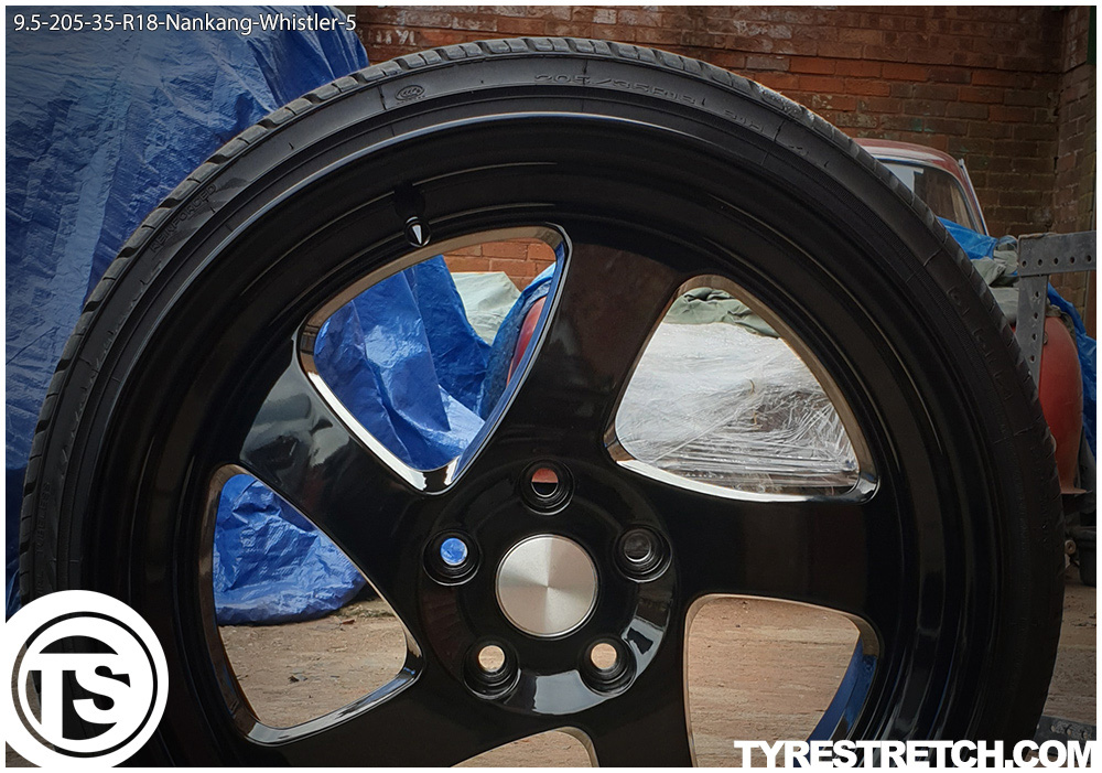 An example of tyre stretch: 205/35 R18 on 9.5J – NANKANG (WHISTLER)