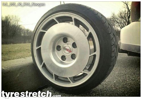 An example of tyre stretch: 205/40 R16 on 9.5J – NITTO