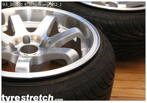 An example of tyre stretch: 205/40 R17 on 9.5J – NANKANG