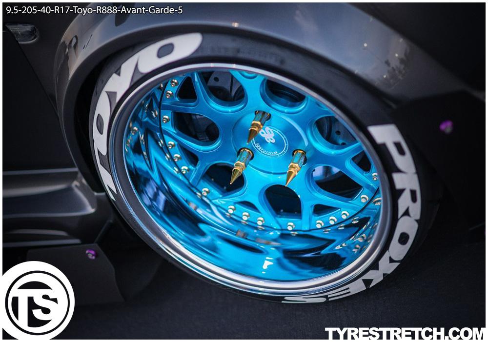 An example of tyre stretch: 205/40 R17 on 9.5J – TOYO (AVANT GARDE)