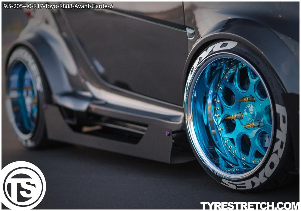 An example of tyre stretch: 205/40 R17 on 9.5J – TOYO (AVANT GARDE)