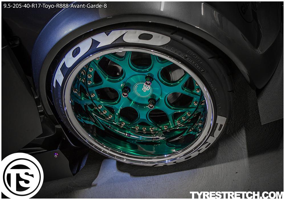 An example of tyre stretch: 205/45 R17 on 9.5J – TOYO (AVANT GARDE)