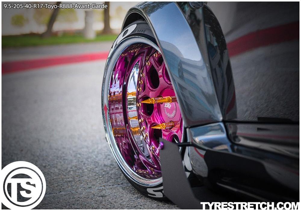 An example of tyre stretch: 205/40 R17 on 9.5J – TOYO (AVANT GARDE)