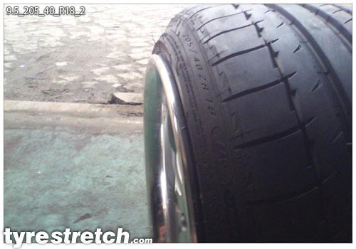 An example of tyre stretch: 205/40 R18 on 9.5J