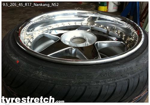 An example of tyre stretch: 205/45 R17 on 9.5J – NANKANG