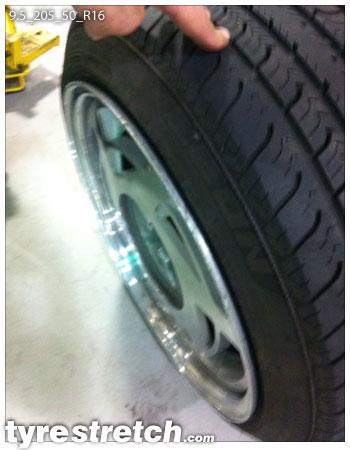 An example of tyre stretch: 205/50 R16 on 9.5J