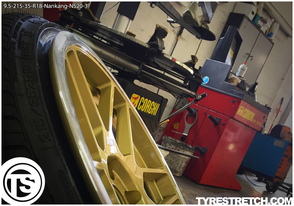 An example of tyre stretch: 215/35 R18 on 9.5J – NANKANG