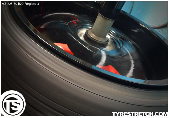 An example of tyre stretch: 225/30 R20 on 9.5J – FORGIATO