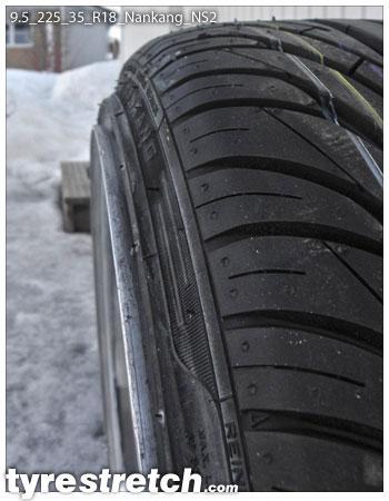 An example of tyre stretch: 225/35 R18 on 9.5J – NANKANG