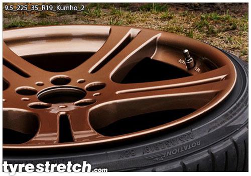 An example of tyre stretch: 225/35 R19 on 9.5J – KUMHO