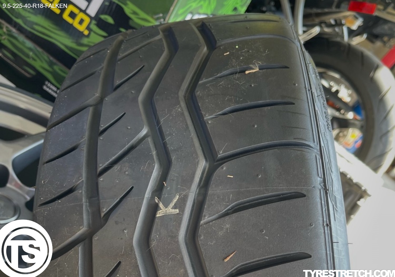 An example of tyre stretch: 225/40 R18 on 9.5J – FALKEN