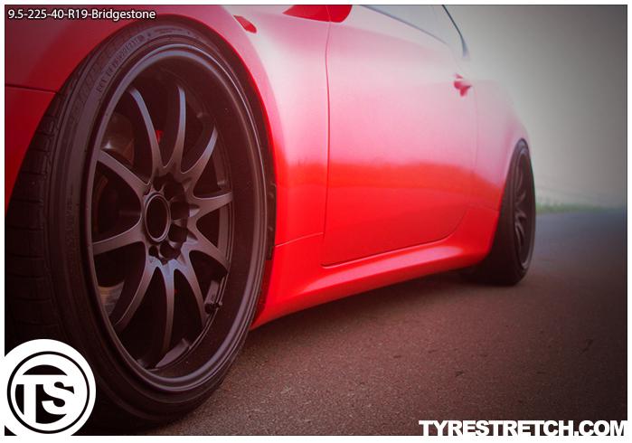 An example of tyre stretch: 225/40 R19 on 9.5J – BRIDGESTONE