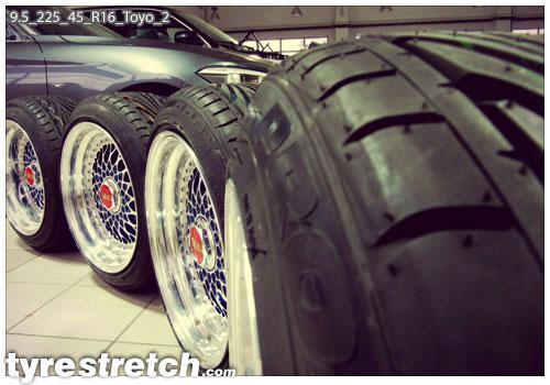An example of tyre stretch: 225/45 R16 on 9.5J – TOYO
