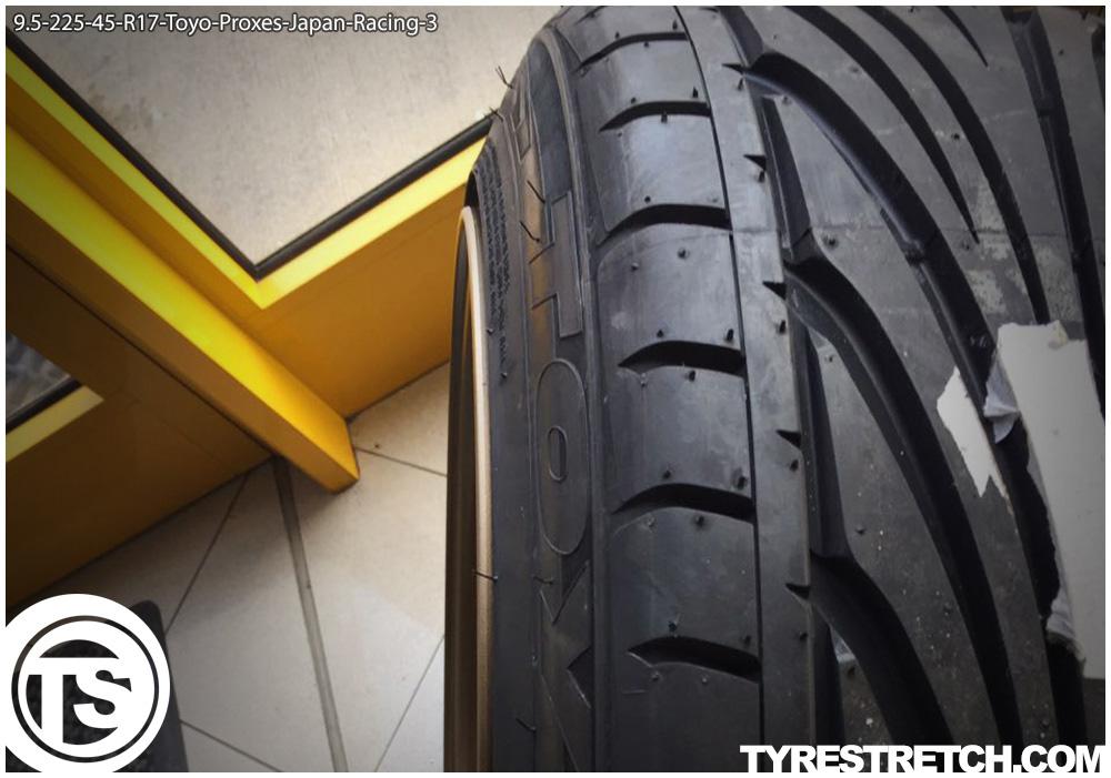 An example of tyre stretch: 225/45 R17 on 9.5J – TOYO (JAPAN RACING)