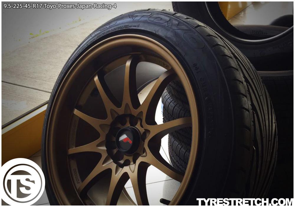 An example of tyre stretch: 225/45 R17 on 9.5J – TOYO (JAPAN RACING)