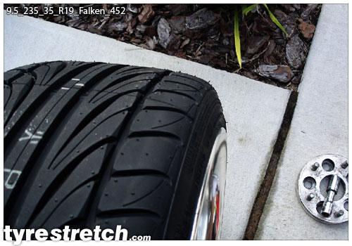 An example of tyre stretch: 235/35 R19 on 9.5J – FALKEN