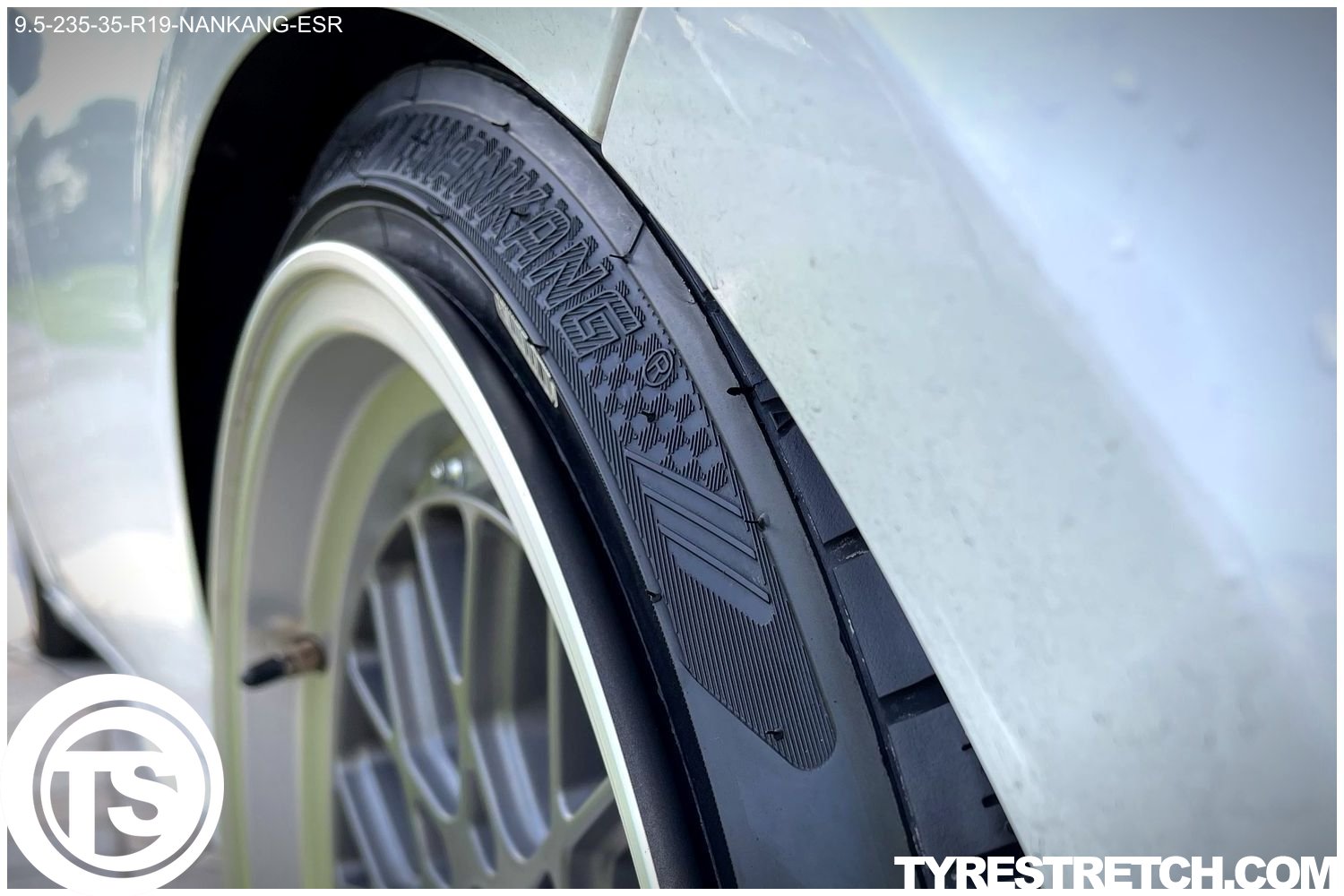 An example of tyre stretch: 235/35 R19 on 9.5J – NANKANG (ESR)